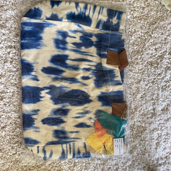 Lu+Elle Tie Dye Laguna Tote in Indigo - Picture 7 of 9